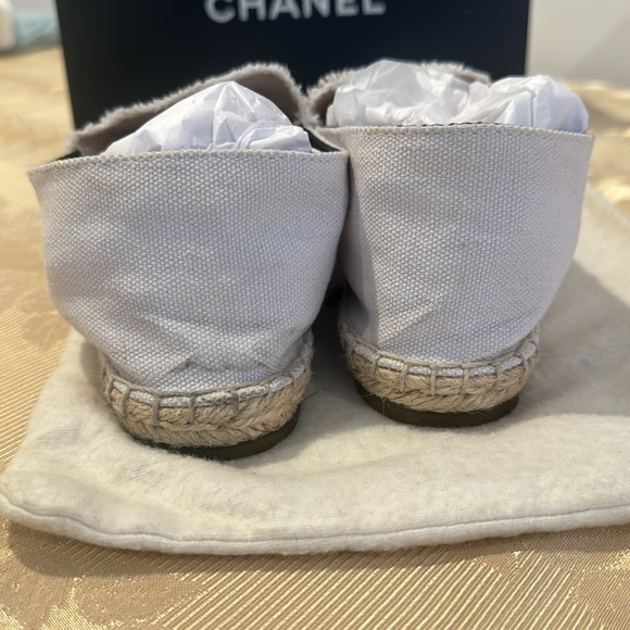 Chanel White Canvas Espadrilles With Black Toe Cap. EU 40. - Picture 3 of 8